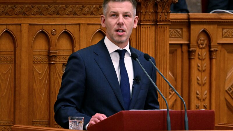 Magyar toma posse como primeiro-ministro da Hungria após vitória sobre Orbán