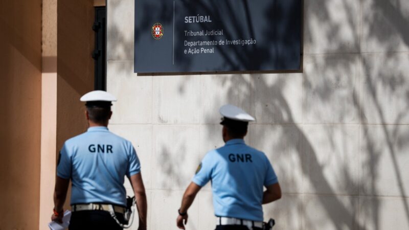 Irmãos abandonados vendados em estrada de Portugal serão acolhidos na França; mãe disse aos filhos que se tratava de um ‘jogo’
