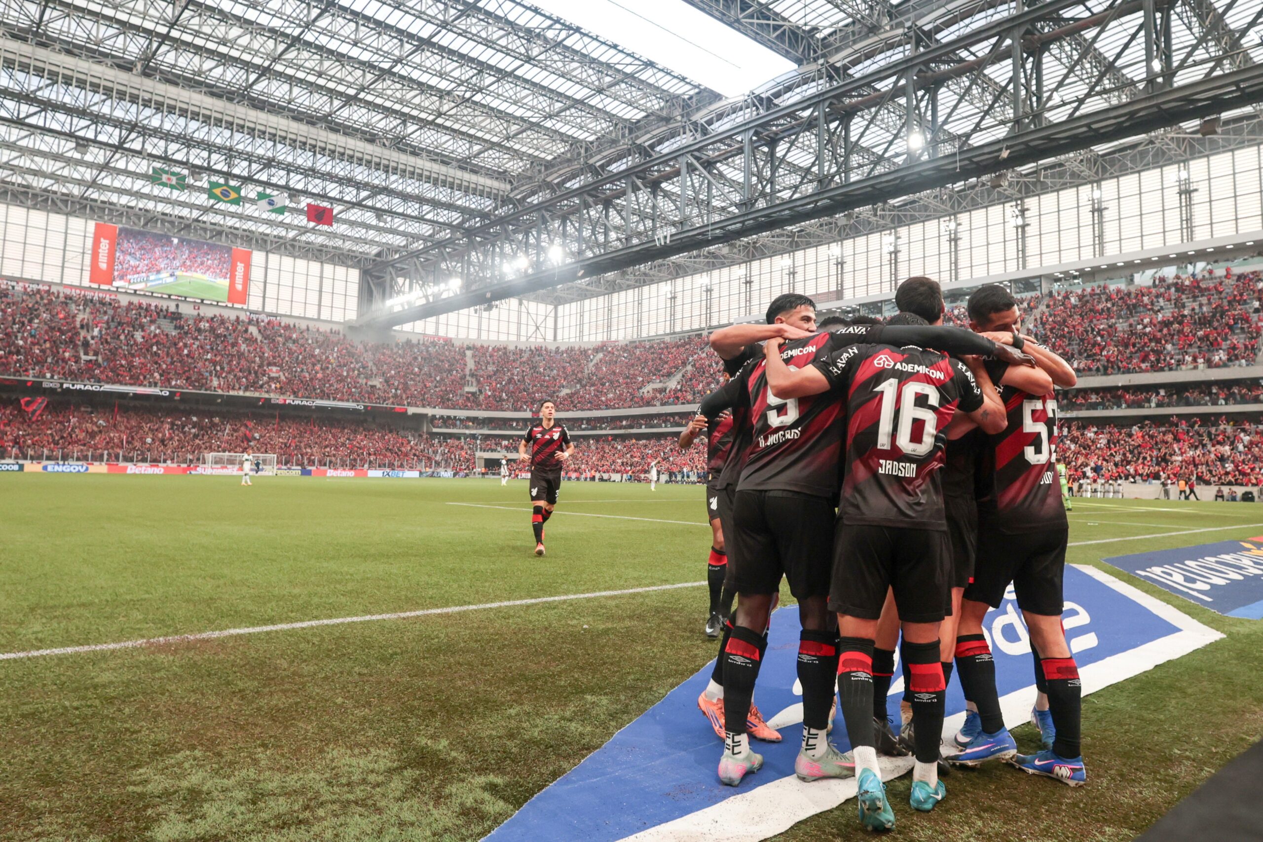 Athletico pode igualar melhor turno como mandante no Brasileirão em 20 anos; veja números