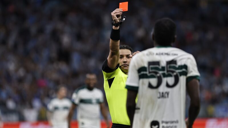 Coritiba sofreu 30% dos gols após ter jogadores expulsos na Série A