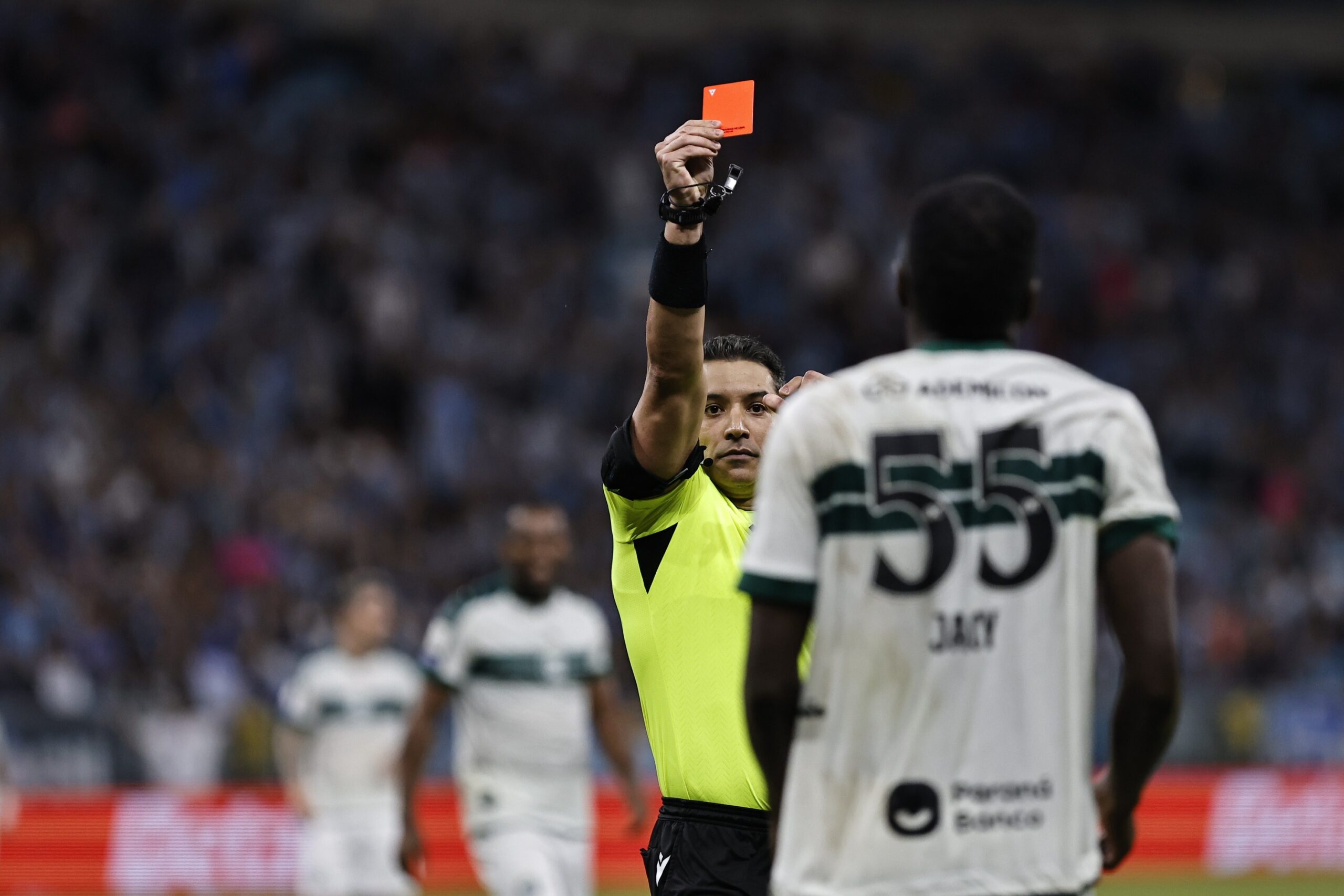 Coritiba sofreu 30% dos gols após ter jogadores expulsos na Série A