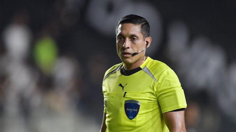 Boca x Cruzeiro: Conmebol define árbitro, e imprensa argentina repercute “antecedente polêmico”