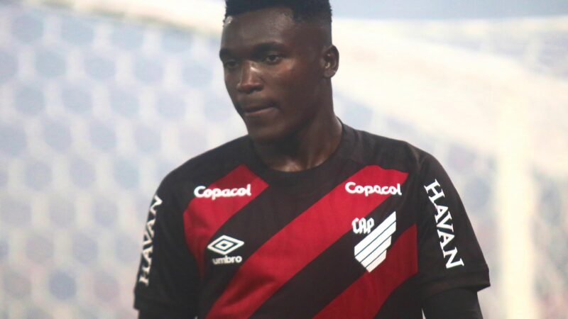 Athletico perde Odair Hellmann e três titulares para jogo contra o Vasco; veja as opções