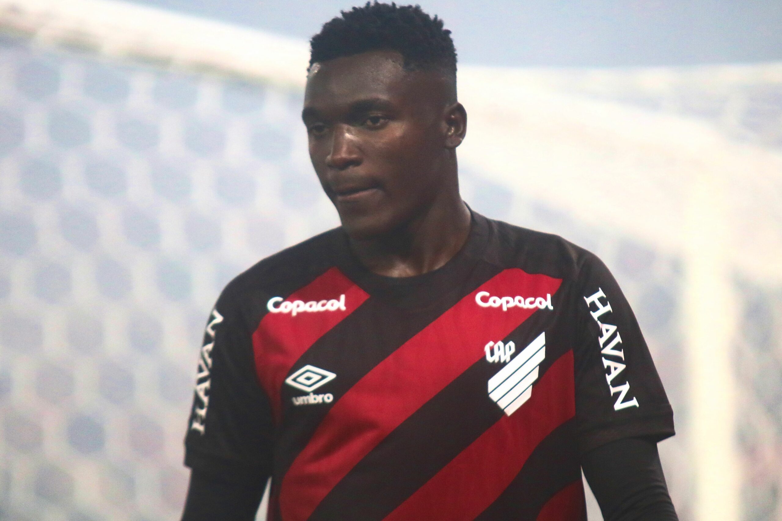 Athletico perde Odair Hellmann e três titulares para jogo contra o Vasco; veja as opções