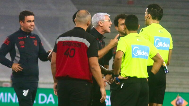 Odair valoriza postura do Athletico em empate e critica árbitro: “Condicionou o jogo”