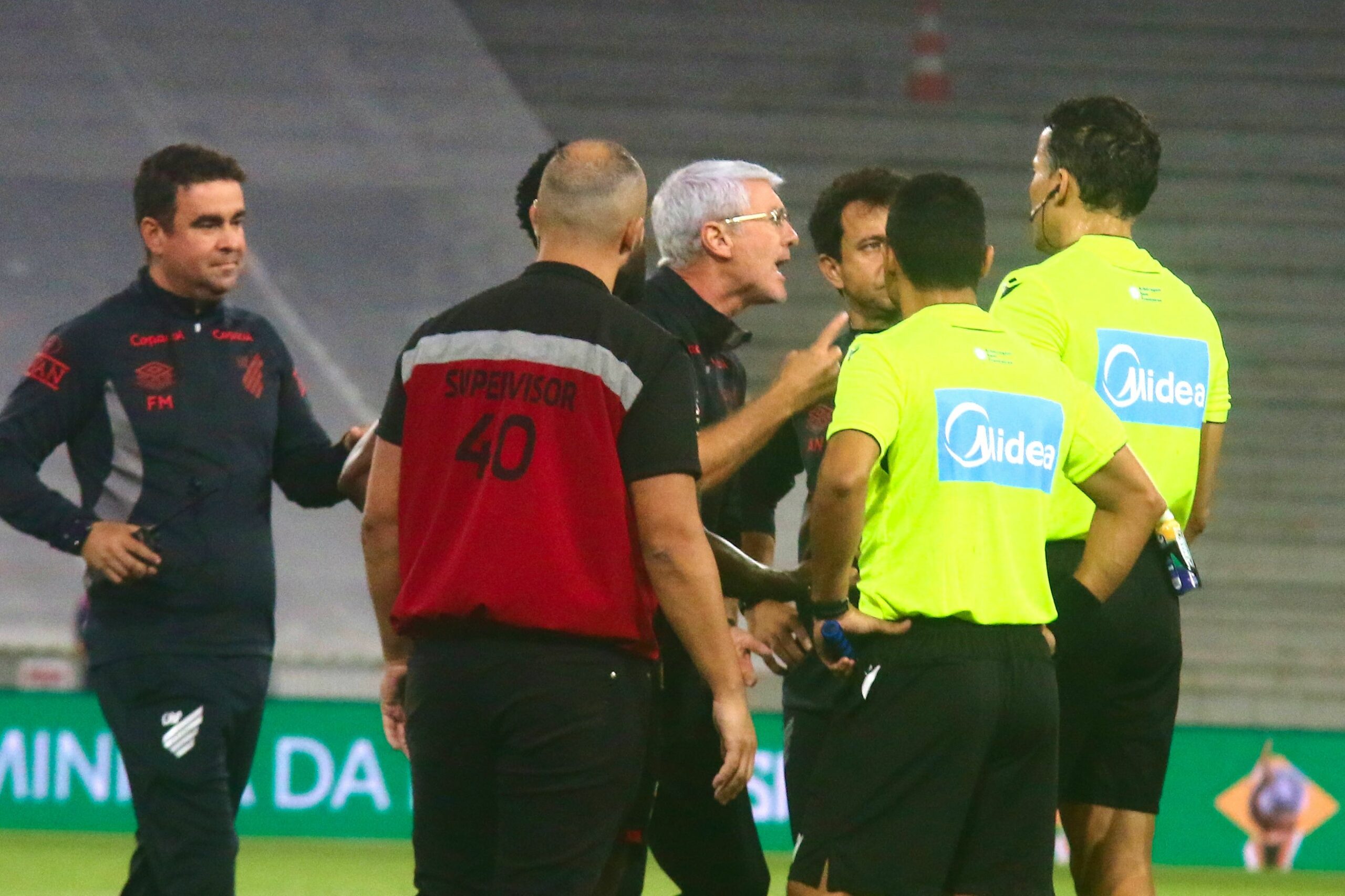 Odair valoriza postura do Athletico em empate e critica árbitro: “Condicionou o jogo”