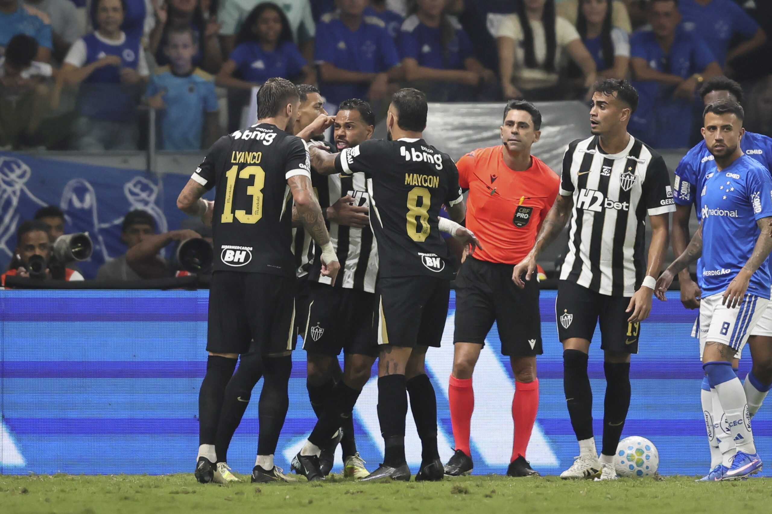 Cruzeiro x Atlético-MG: Arroyo, Kaiki e Lyanco são denunciados e correm risco de longa punição