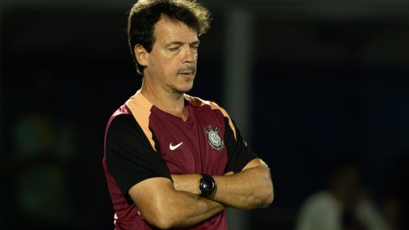 Diniz detona arbitragem após primeira derrota pelo Corinthians: “Errou praticamente tudo”