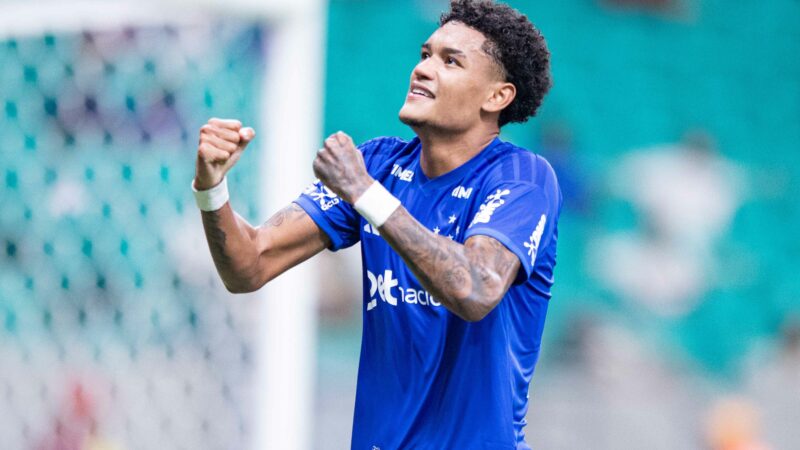 Kaique Kenji dedica gol pelo Cruzeiro ao filho de William, internado no CTI: “Orem por ele”
