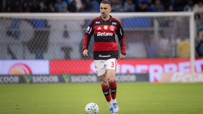 Decisivo contra Grêmio, Léo Ortiz cresce no Flamengo e ainda sonha com Seleção: “Cabeça no lugar”