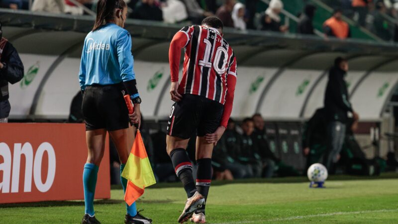 Luciano sente dores na coxa direita, é substituído e preocupa o São Paulo