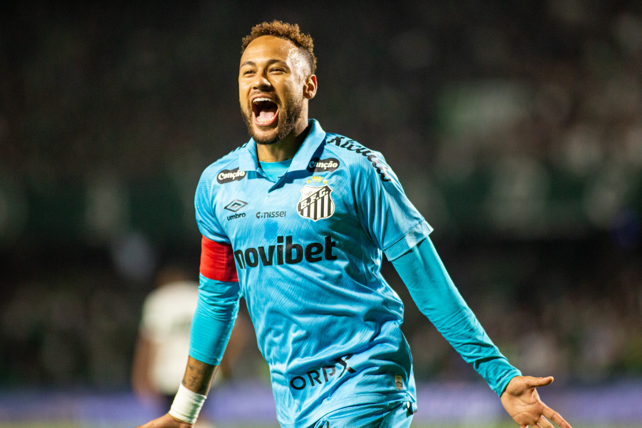 Neymar rebate provocação de torcedores do Coritiba; veja a reação do jogador do Santos