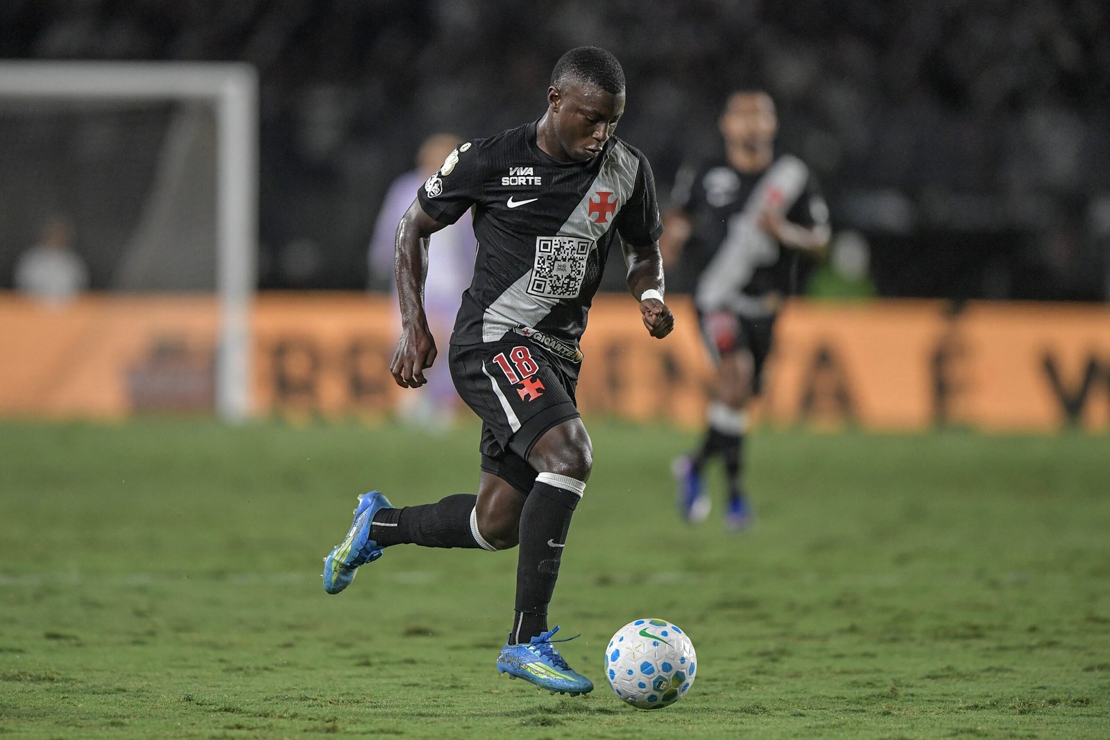 Análise: “acomodação” dificulta jogo fácil, mas Vasco roda o elenco e colhe frutos