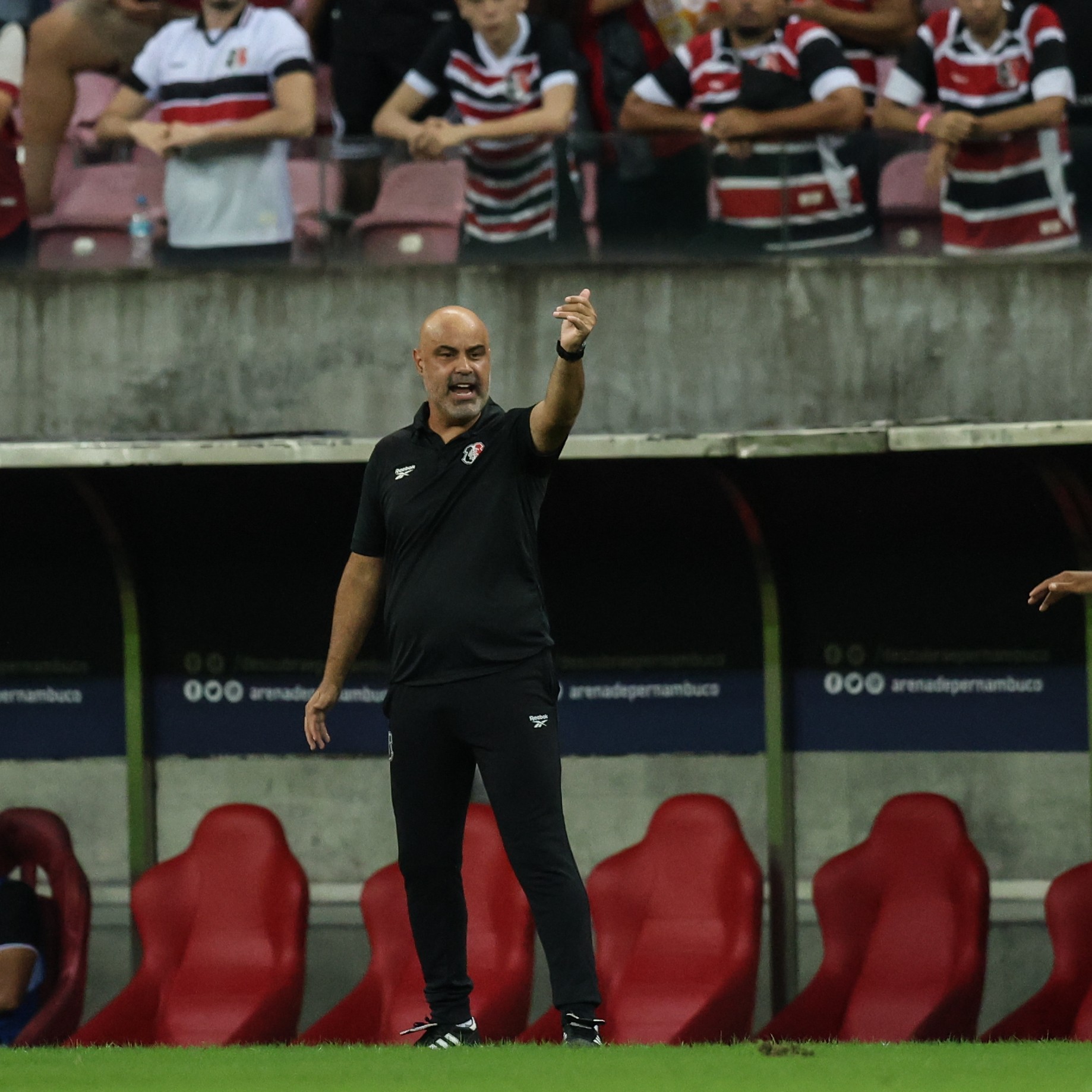 Técnico do Santa mantém pés no chão após vitórias e vê margem para evolução: “Estamos no caminho”