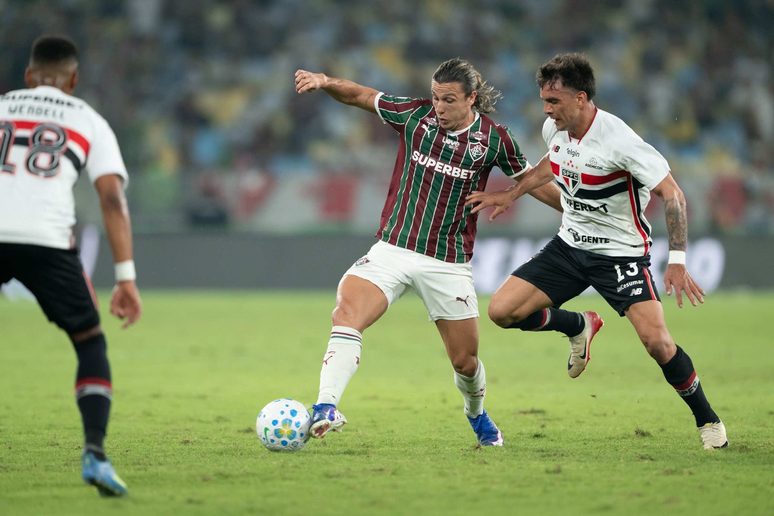 Enzo Díaz, Bobadilla e André Silva recebem o terceiro cartão amarelo e desfalcam o São Paulo