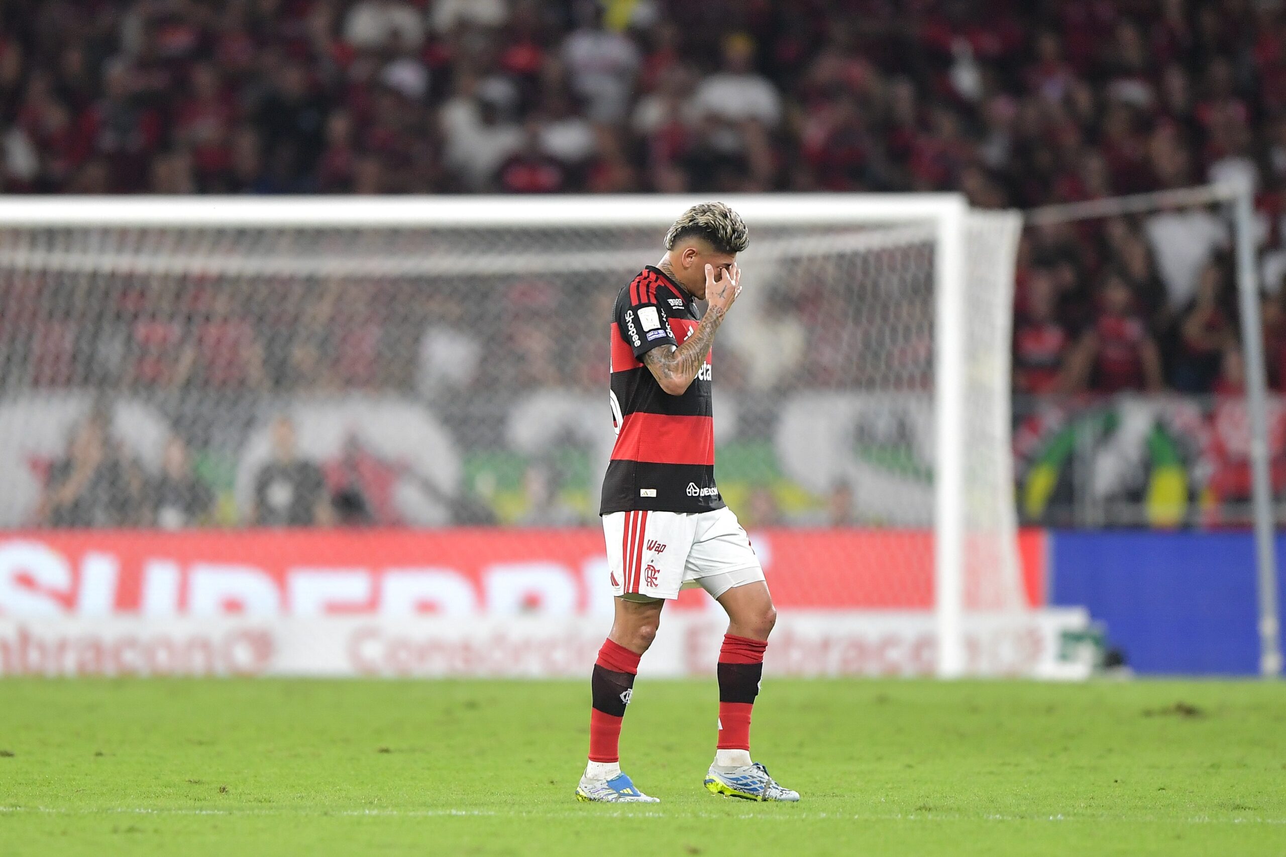 Carrascal, do Flamengo, pede desculpa por expulsão contra o Palmeiras: “Coração partido”
