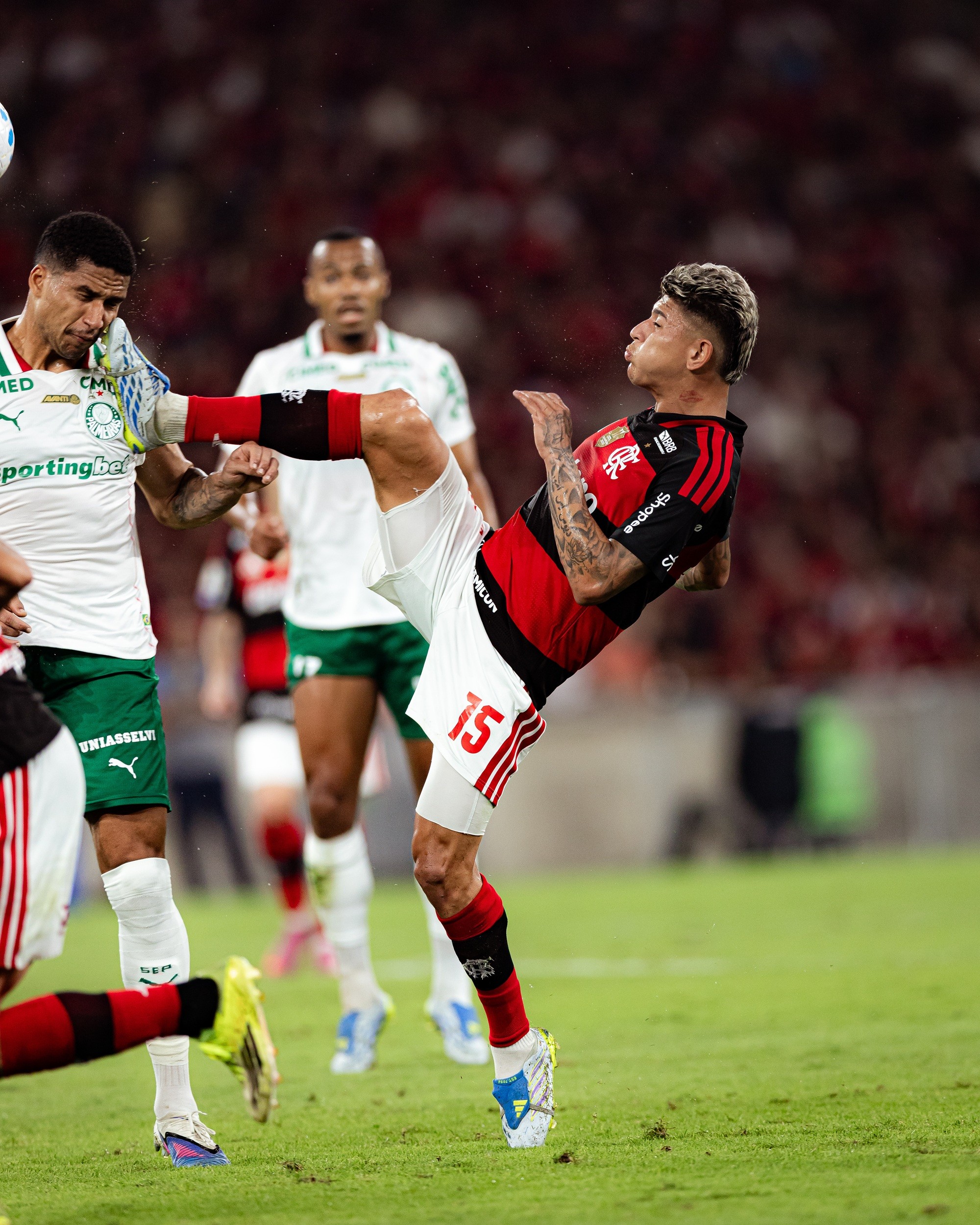 Análise: expulsão põe tudo a perder, e Flamengo volta à “estaca zero” pela liderança