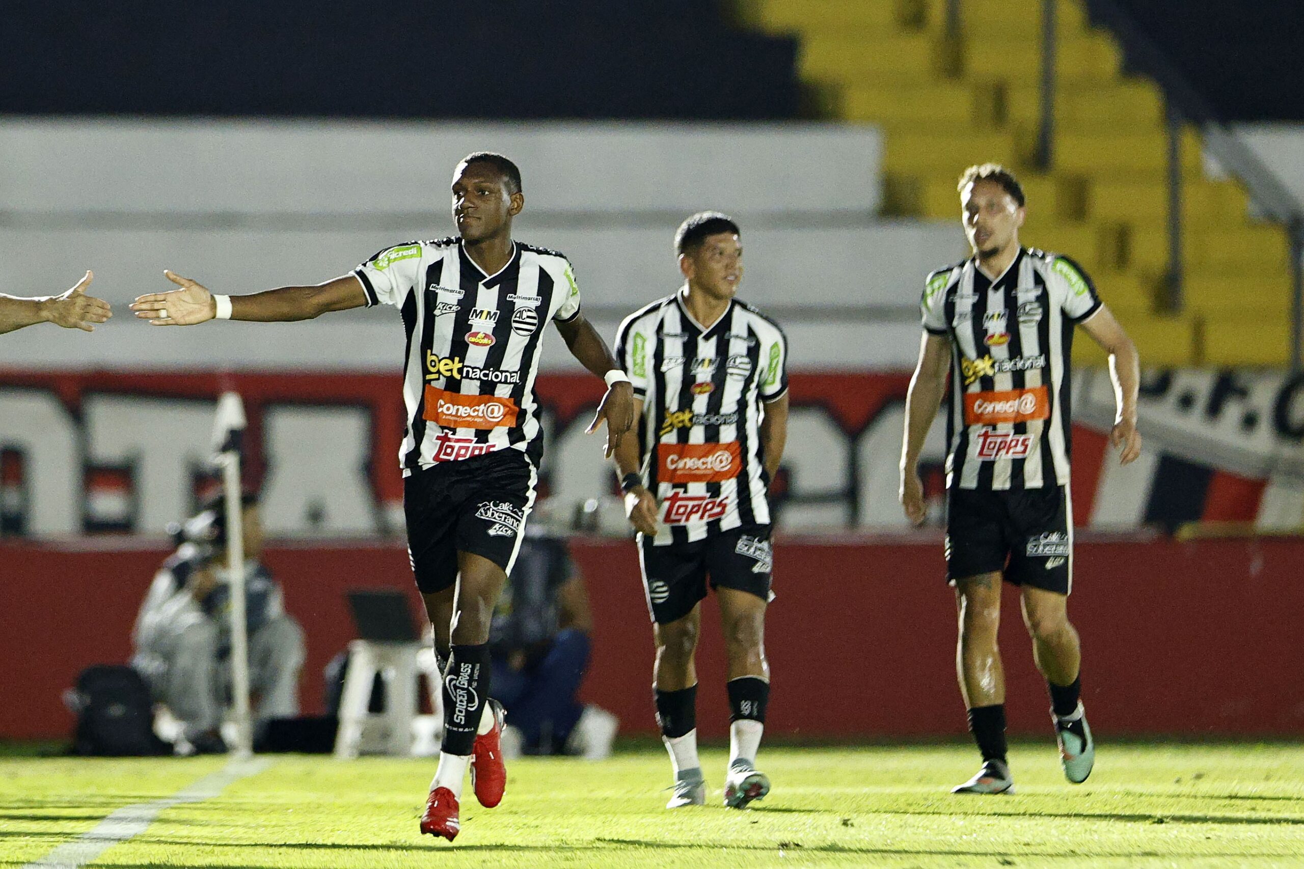 Lembra dele? Artilheiro do Carioca 2025 volta de lesão grave e marca após quase um ano na Série B