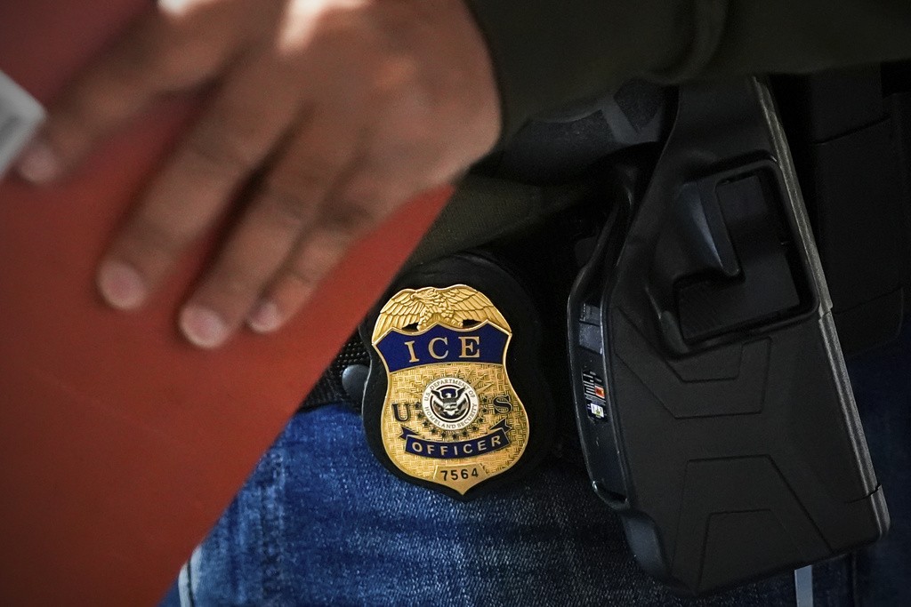 Maior centro de detenção de imigrantes nos EUA é alvo de ação judicial após denúncias de abusos