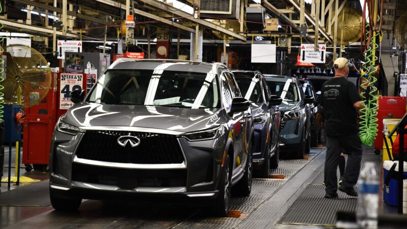 Nissan reduz prejuízo, mas segue no vermelho e corta custos