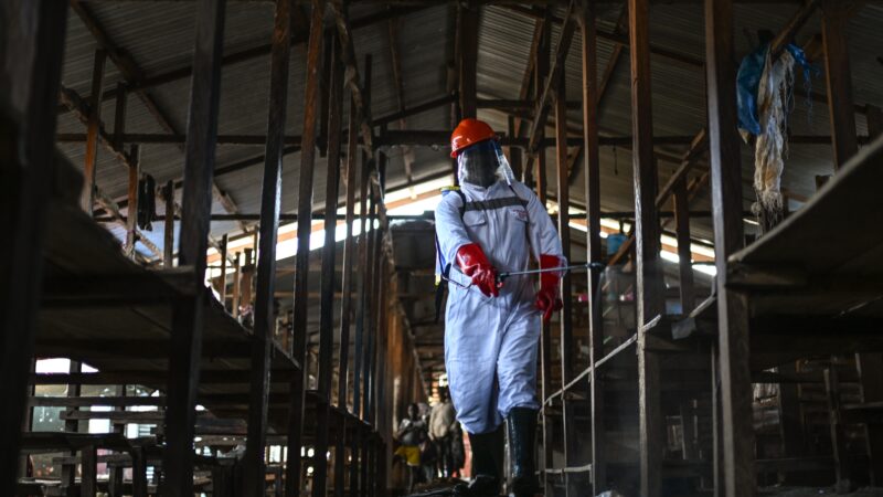 Tenda de tratamento de Ebola é incendiada novamente no Congo, e pacientes suspeitos fogem de centro de saúde