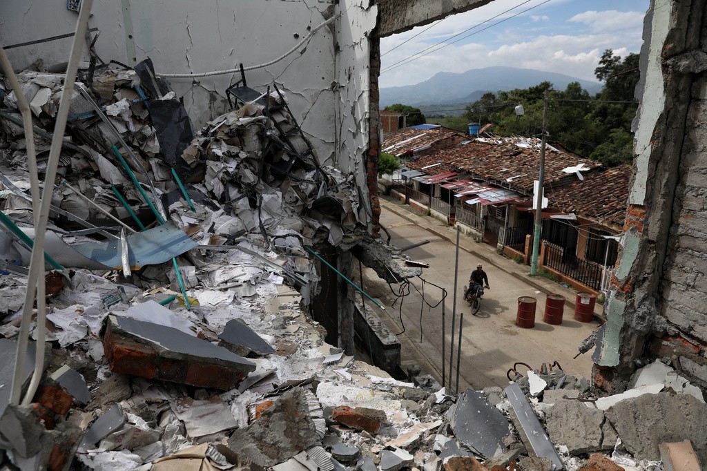 Grupos armados usam ‘enxame de drones’ e aumentam violência na Colômbia às vésperas da eleição