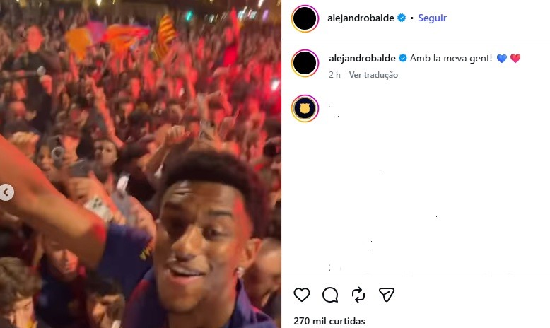 Jogadores do Barcelona, Casadó e Balde comemoram título espanhol no meio da torcida