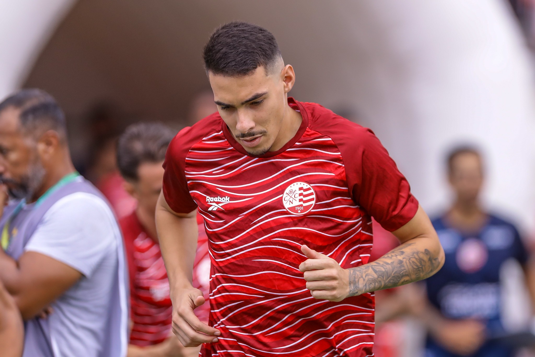 Em primeira Série B da carreira, zagueiro curte boa fase no Náutico: “Coisas aconteceram muito rápido”
