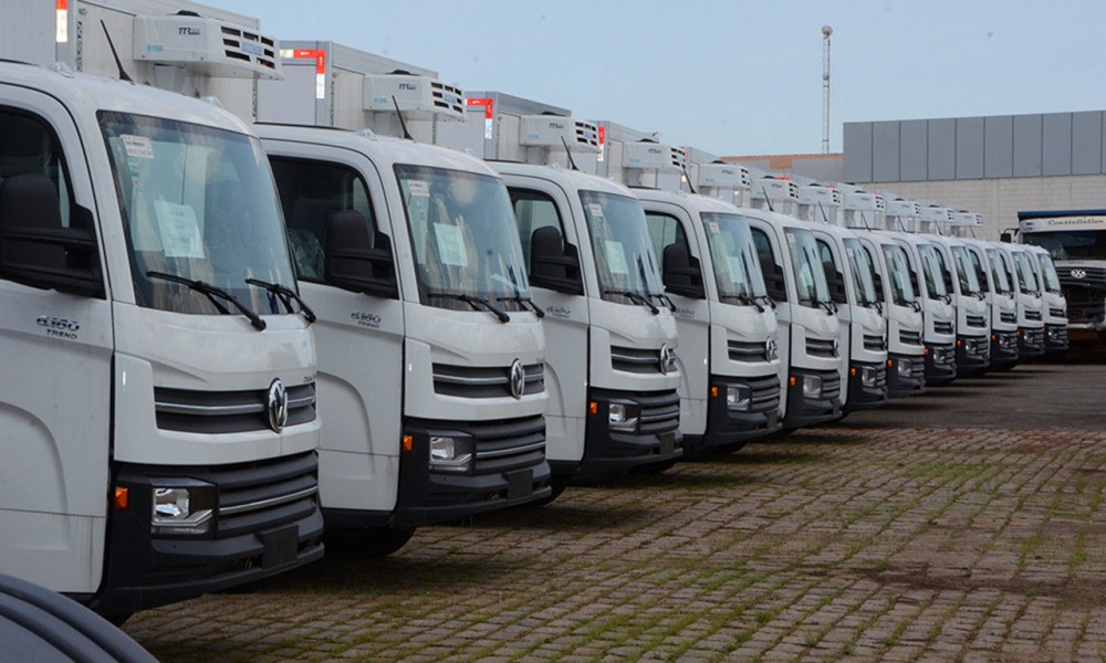 Linha de crédito com juros mais baratos para compra de caminhões e ônibus pode ser buscada nos bancos