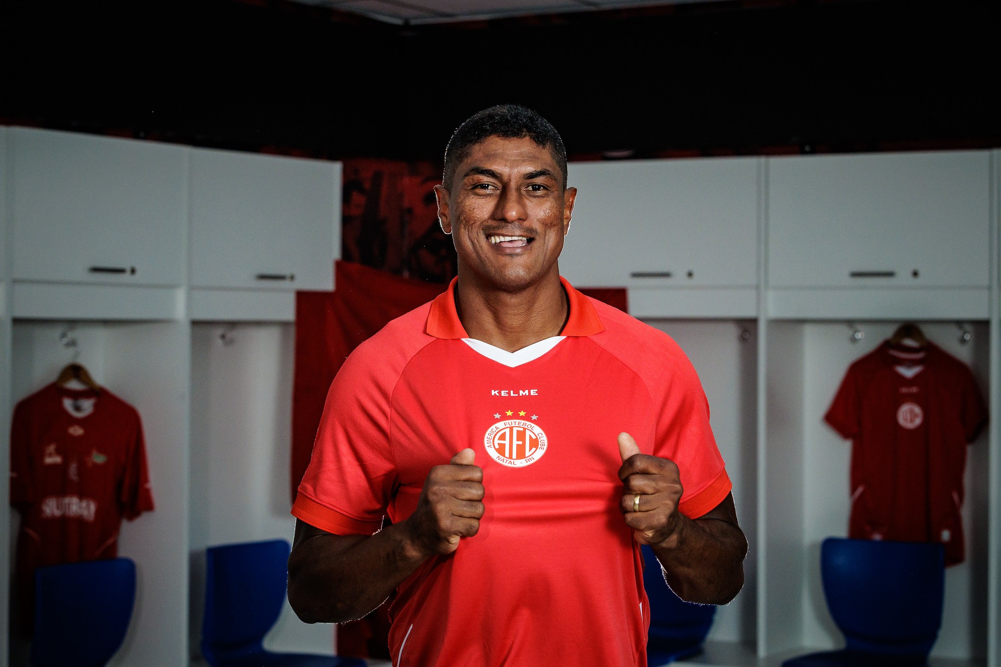 Nova camisa do América-RN homenageia acesso à Série A em 2006; veja fotos