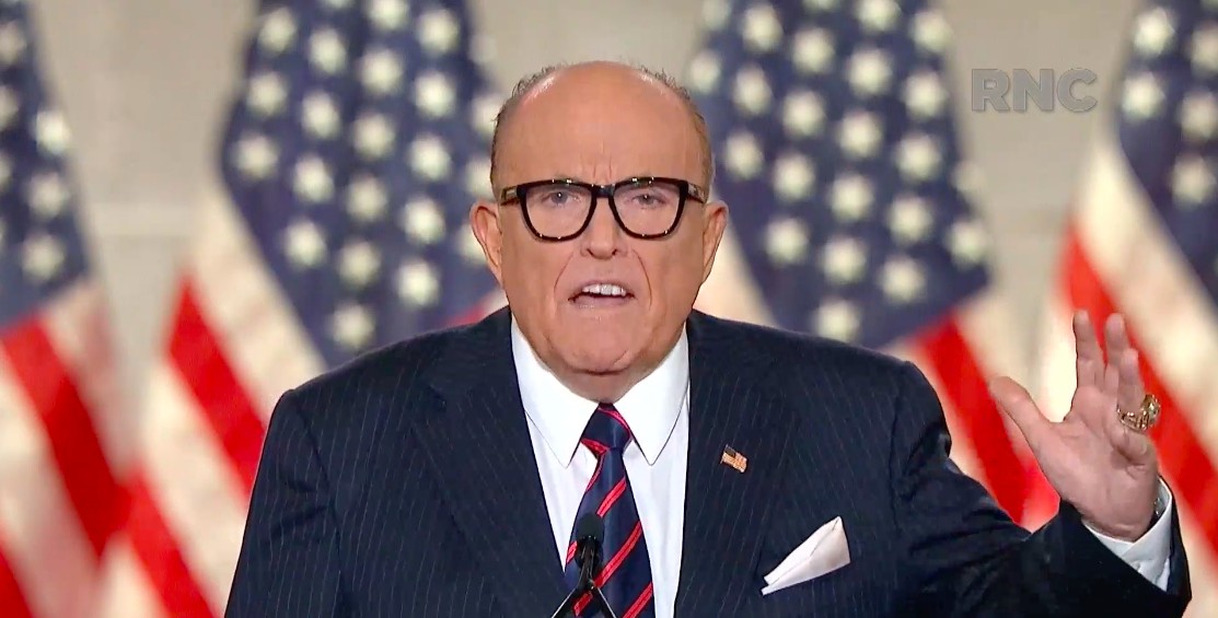 Ex-prefeito de Nova York Rudy Giuliani está com pneumonia e tem estado  estável