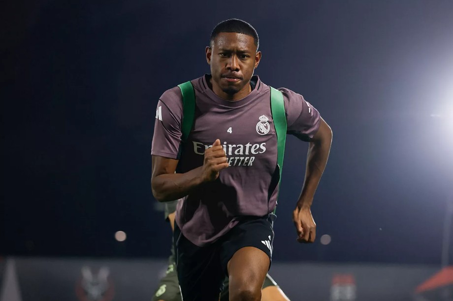 Real Madrid espera abrir espaço de R$ 145 milhões na folha salarial com saída de Alaba, diz jornal