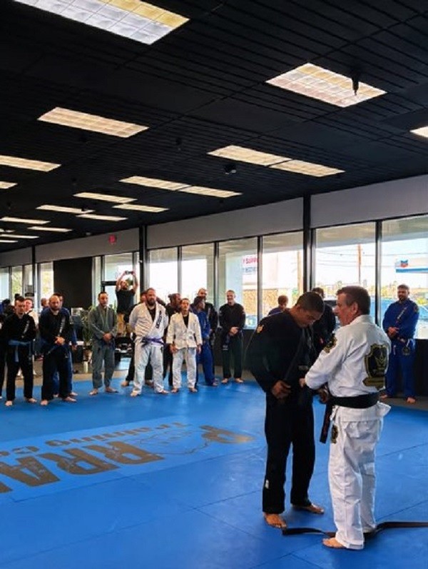 Com luta marcada no UFC, Matheus Camilo é graduado faixa preta em jiu-jítsu nos EUA