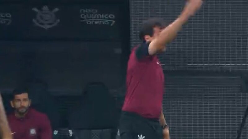 Diniz e Gabriel Paulista discutem durante Corinthians x Barra: “Levanta a mão de novo para ver”