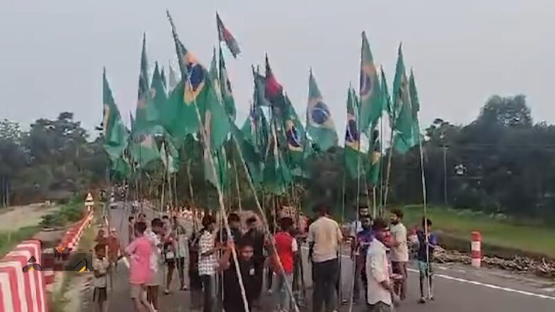 Moradores de Bangladesh vão às ruas em festa com bandeiras do Brasil e homenagens a Neymar