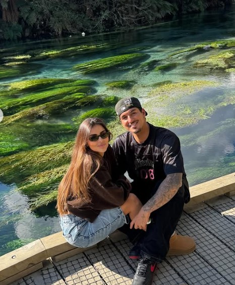 Gabriel Medina curte dias de folga com namorada e faz turismo na Nova Zelândia