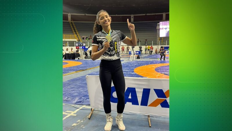 Após cinco meses afastada por lesão, Ana Beatriz volta e conquista ouro no Wrestling