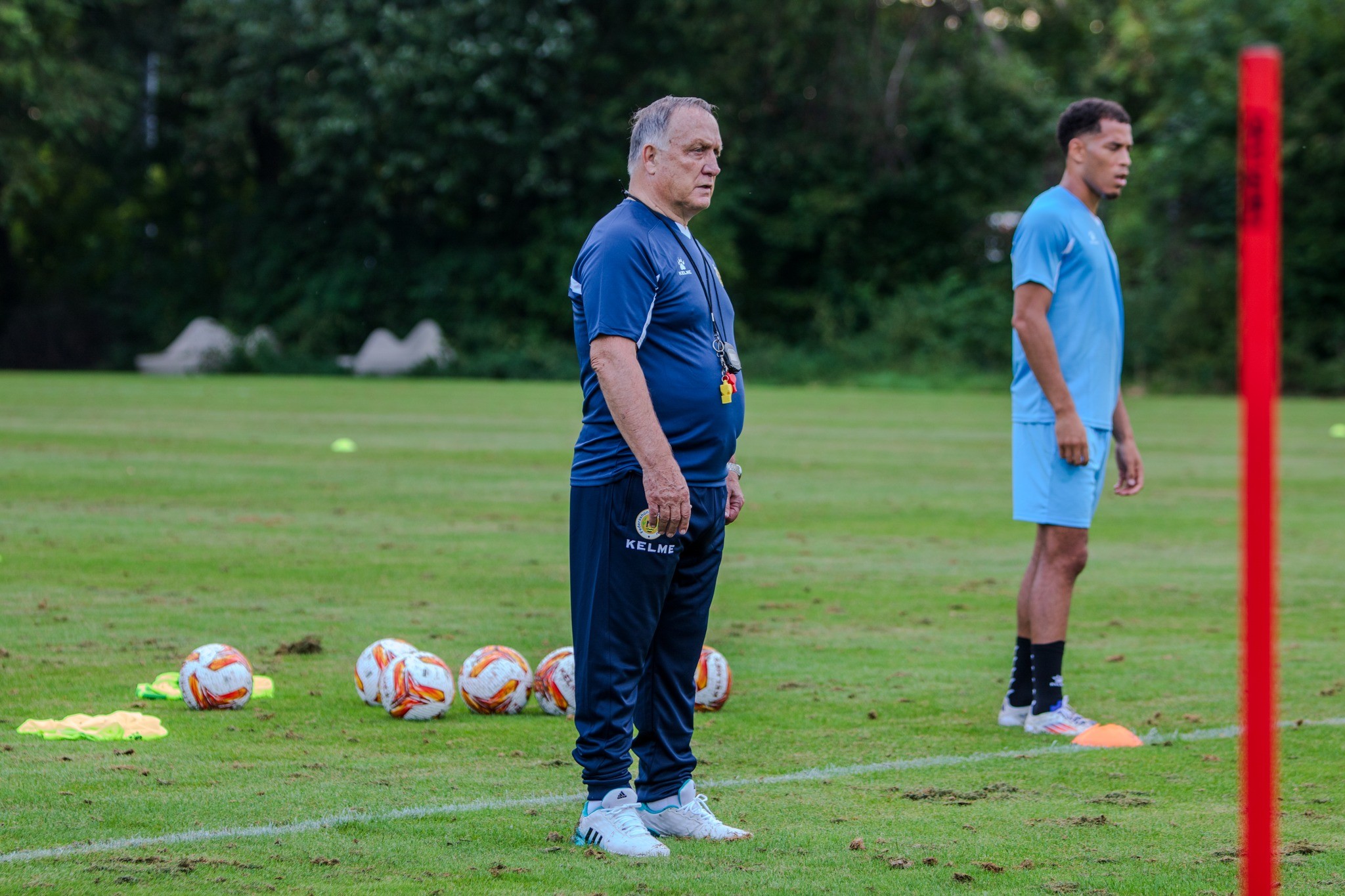 Estreante na Copa, Curaçao anuncia volta de treinador a um mês do torneio