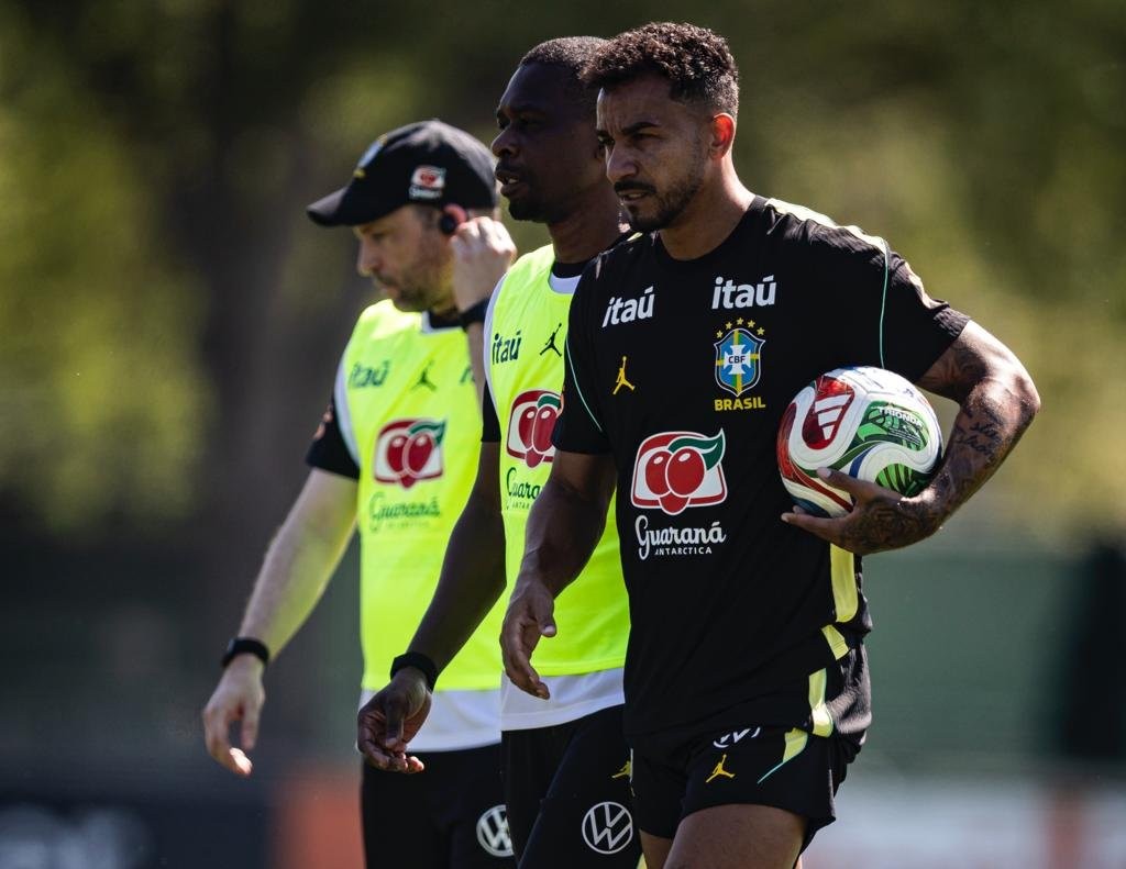 Flamengo é o clube com mais jogadores pré-convocados por Ancelotti para a Seleção; veja os nomes