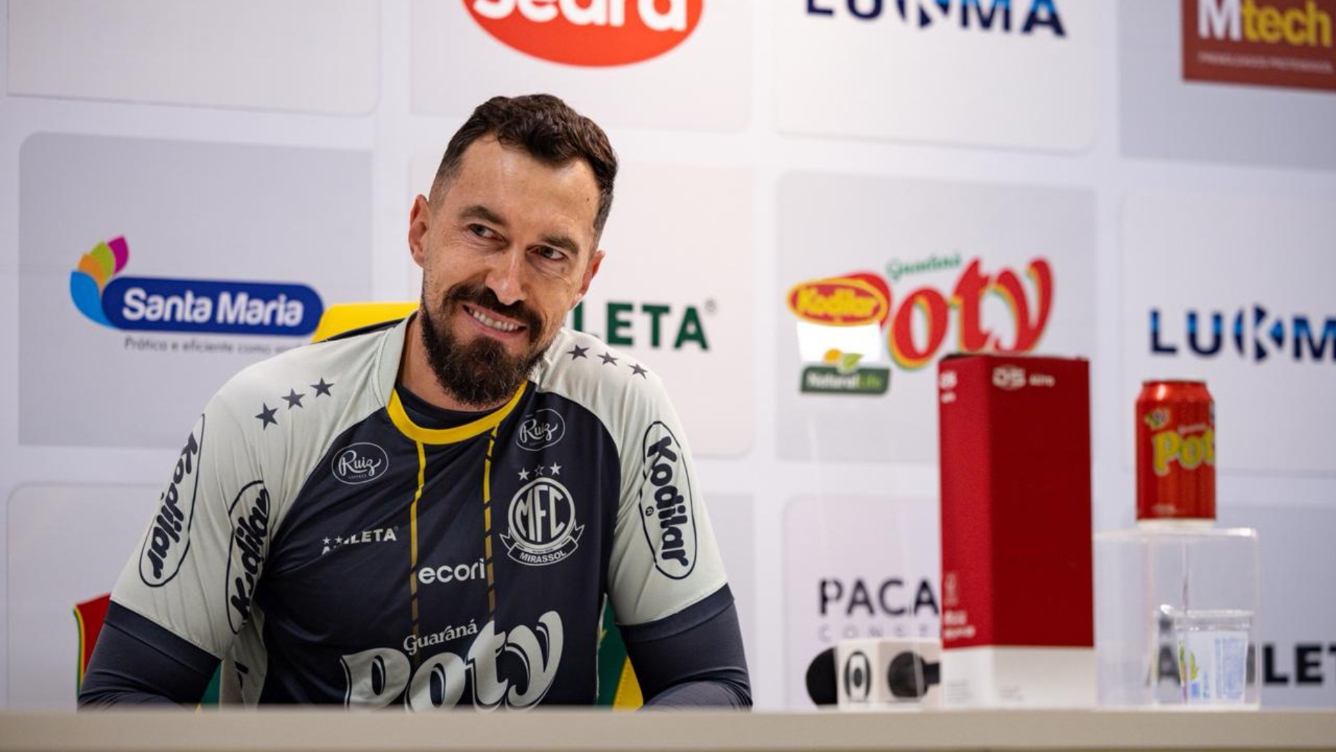 Walter cita “fator emocional” contra o Corinthians e destaca duelo com Hugo Souza