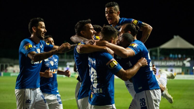 Última vitória do Cruzeiro sobre a Chape em casa teve gols de Dedé, Thiago Neves e Arrascaeta; lembre