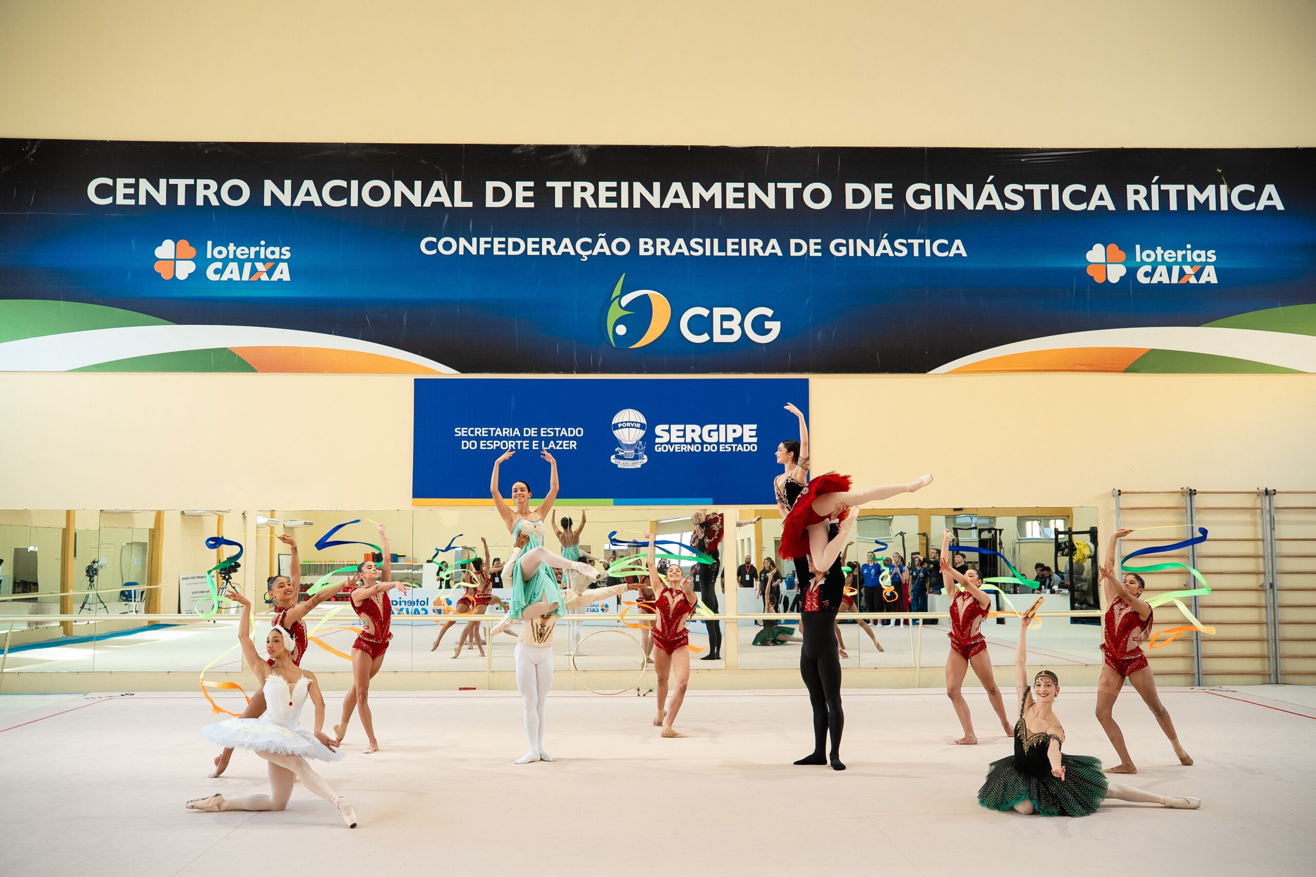 Ginastas do Brasil têm intercâmbio com o Bolshoi e aprimoram técnica de ballet de olho nas Olimpíadas
