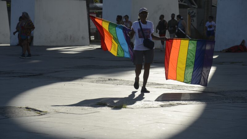 Trabalhadores LGBTQIA+ no Brasil enfrentam mais desemprego e informalidade do que população em geral, diz Banco Mundial