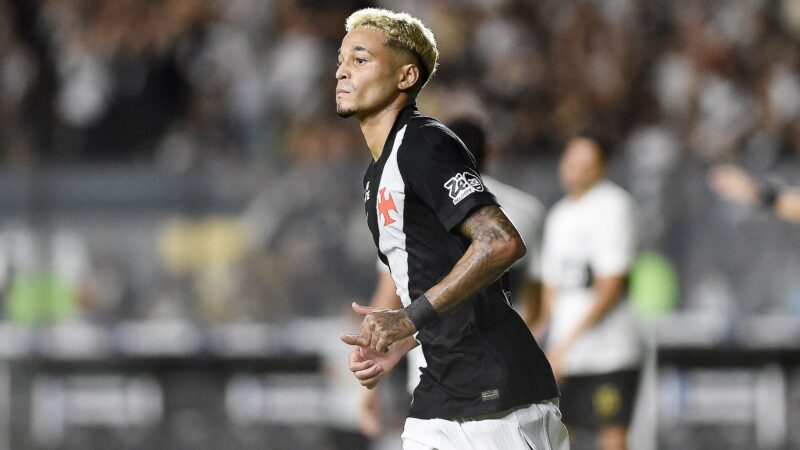 Após novo controle de carga, Adson busca afirmação no Vasco em reta final antes da pausa