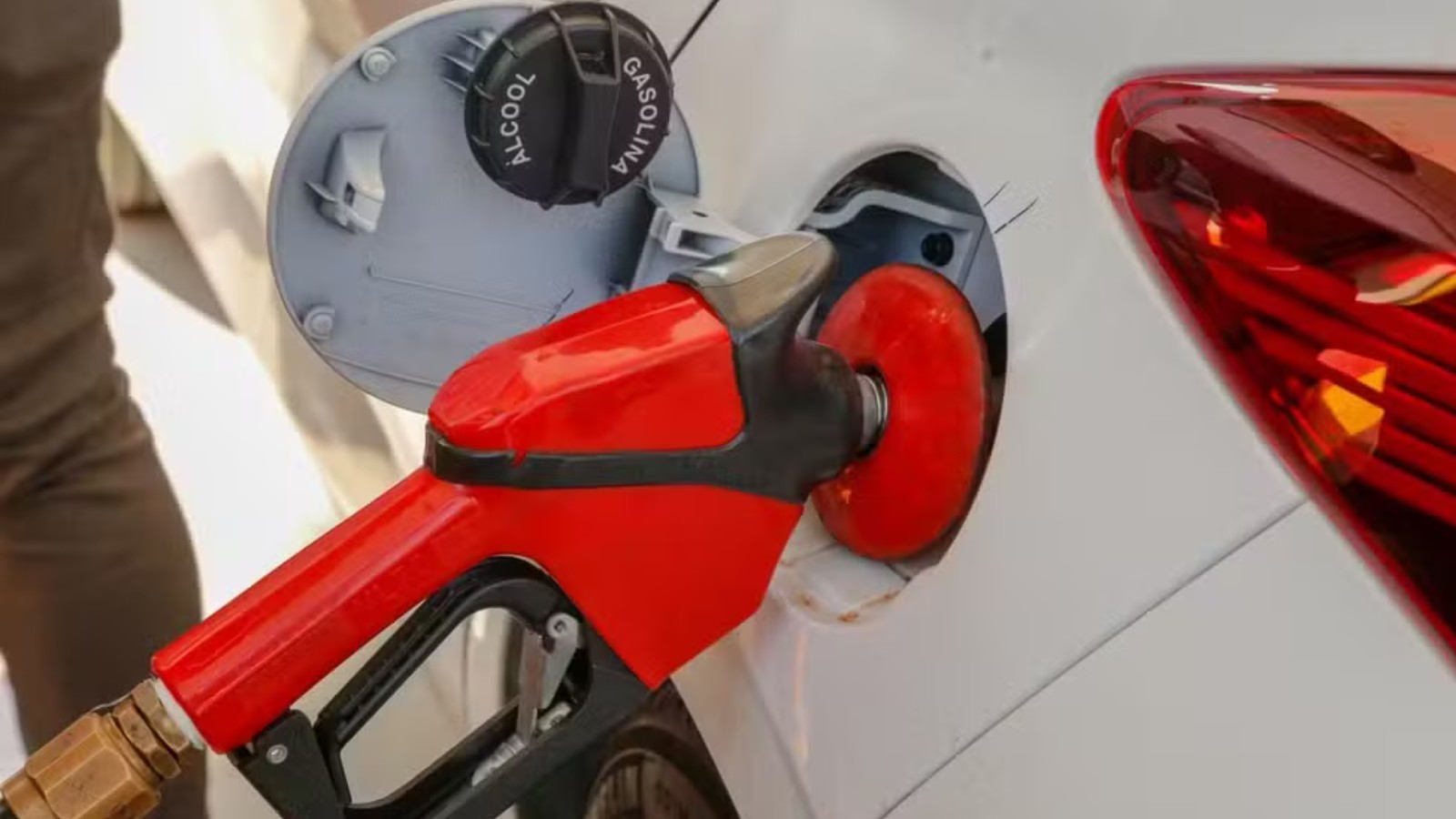 Governo anuncia medida para conter aumento do preço da gasolina e do diesel