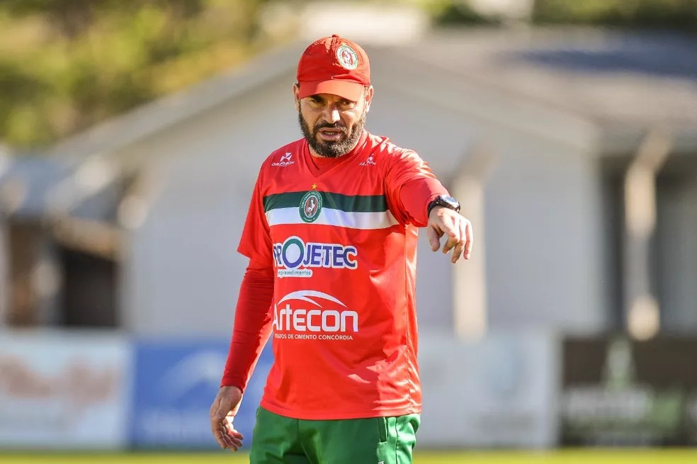 Imperatriz anuncia novo técnico e contrata atacante para sequência da Série D