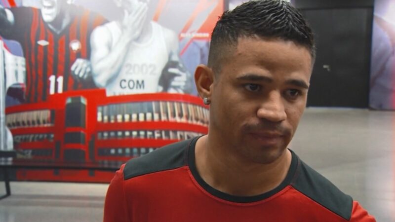 STJD marca julgamento de recurso do Vitória contra punições de Erick e Fábio Mota