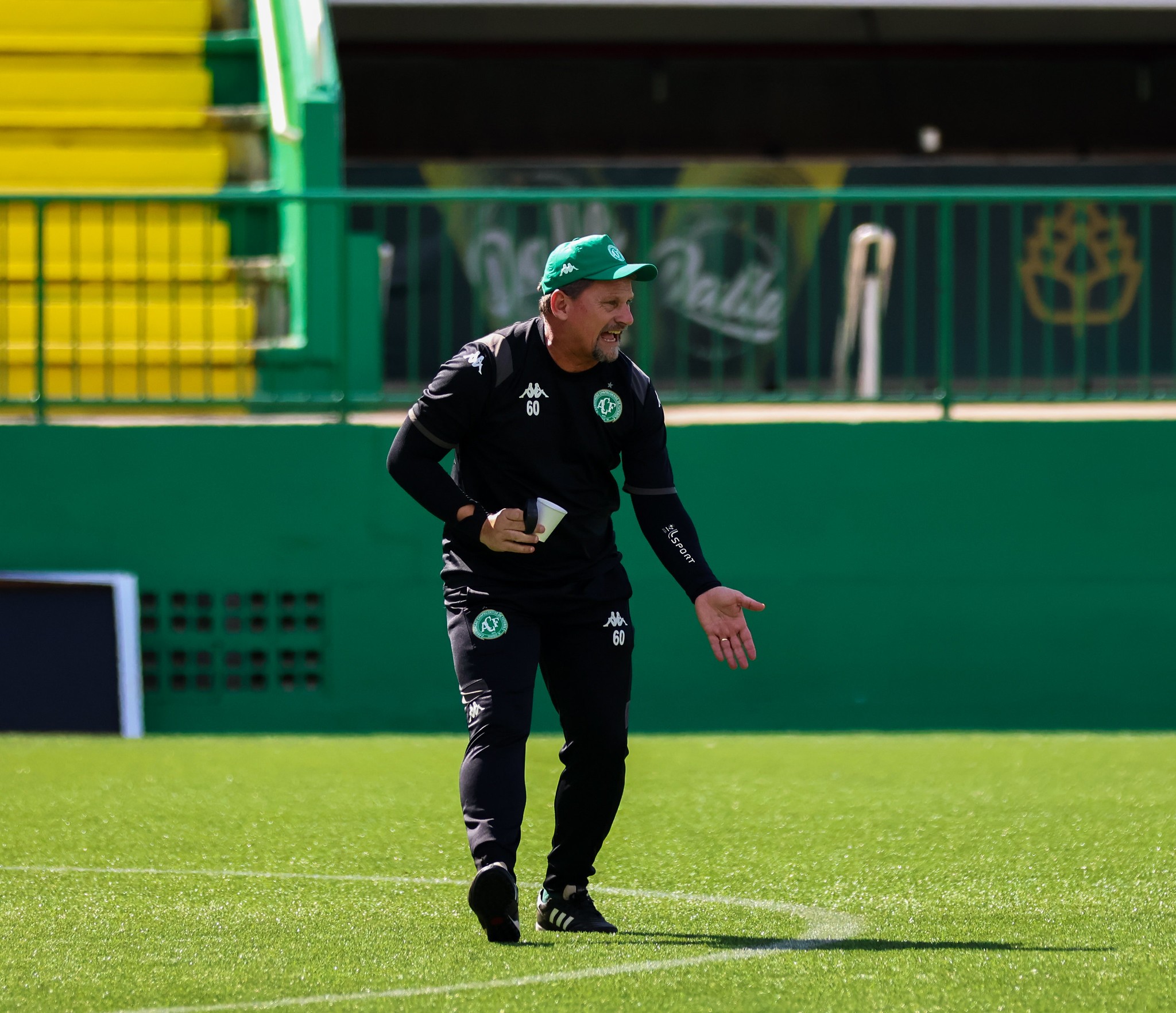 Após um mês, Chapecoense conquista primeiro ponto com Fábio Matias