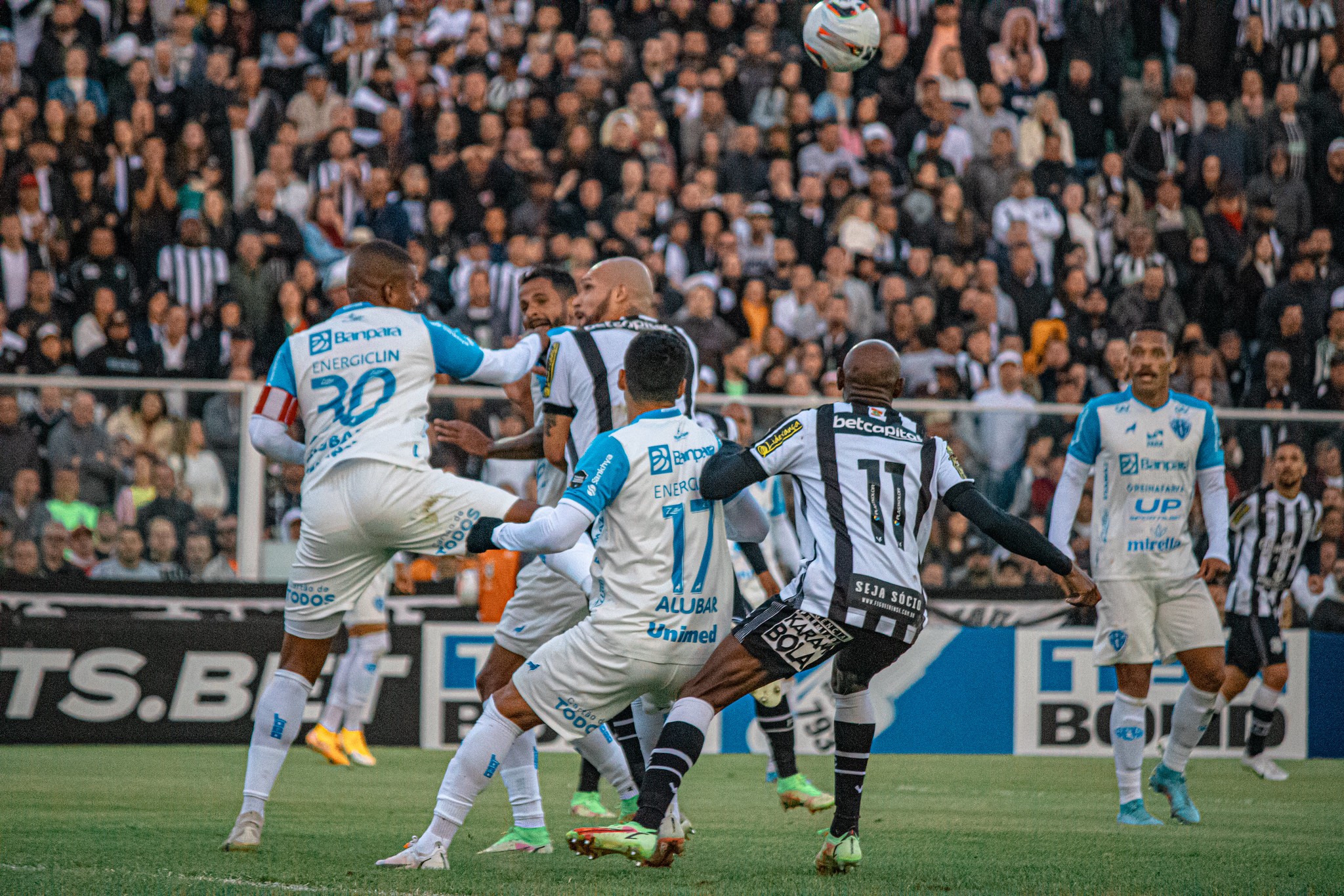 Figueirense e Paysandu vivem momentos diferentes, mas têm retrospecto equilibrado