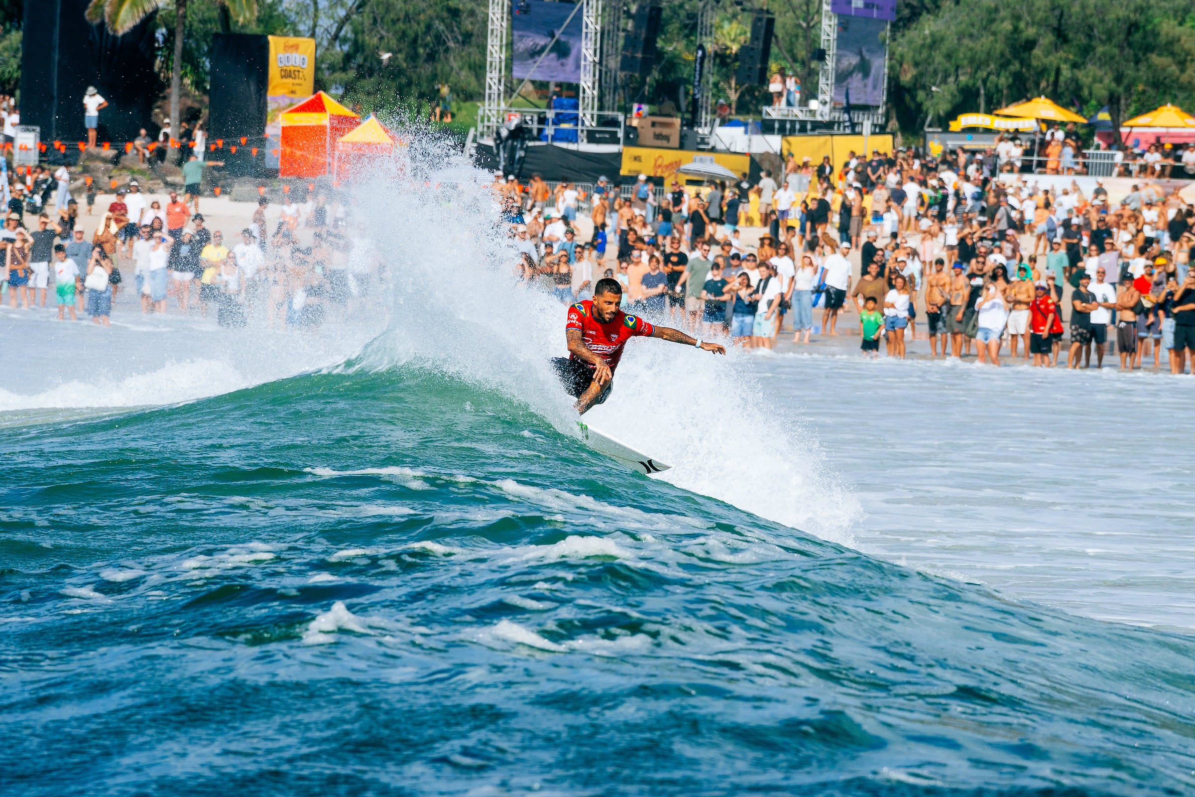 Filipe Toledo bate Samuel Pupo e vai à semifinal de Gold Coast; Mateus Herdy é eliminado